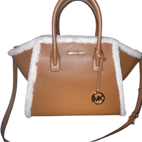 Michael Kors NWOT shoulder bag crossbody Satchal perfect for the winter - Picture 8 of 17